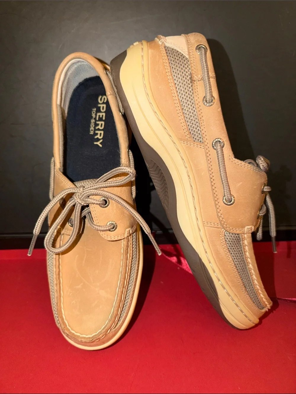 NWOB Sperry Tan Leather 2-Eye Boat Shoes with Navy Insoles